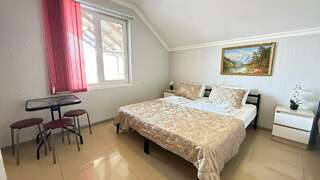 Гостиница Гостевой дом Березовый Адлер Классический трехместный номер-2