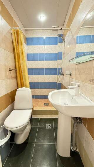 Гостиница Гостевой дом Березовый Адлер Двухместный номер с 1 кроватью или 2 отдельными кроватями-8